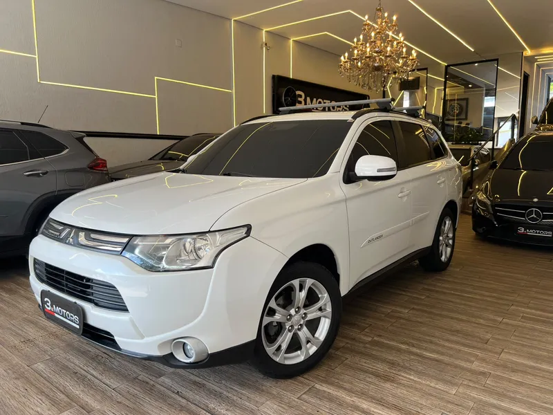 Mitsubishi Outlander Branco