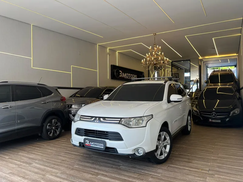 Mitsubishi Outlander Branco