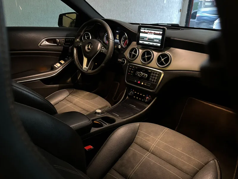 Mercedes Benz GLA-200 Prata