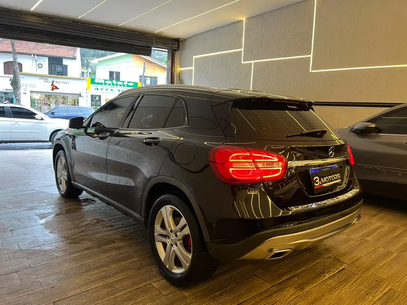 Mercedes Benz GLA-200 Prata