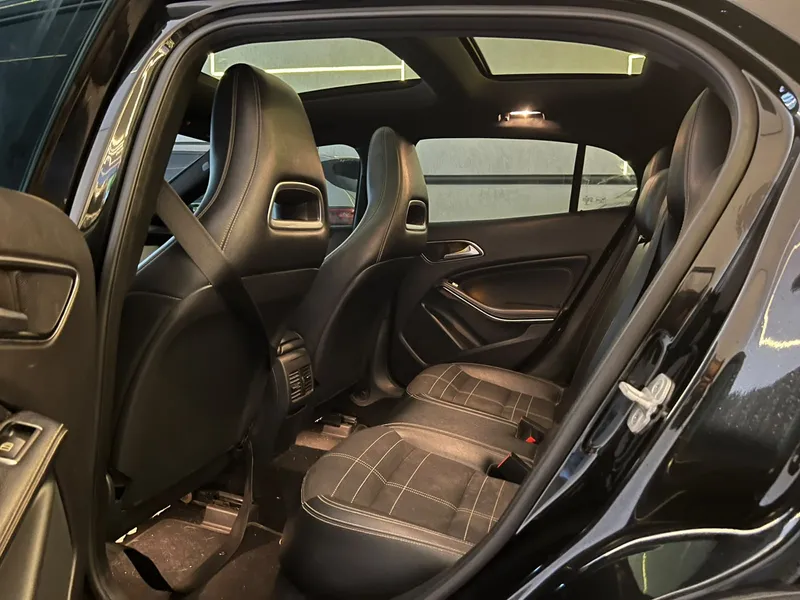 Mercedes Benz GLA-200 Prata