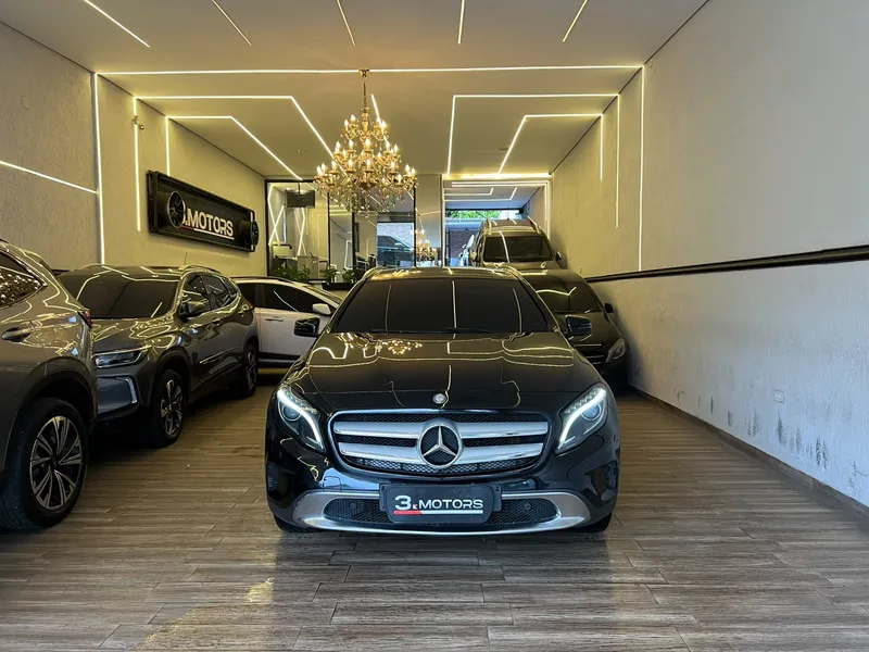 Mercedes Benz GLA-200 Prata