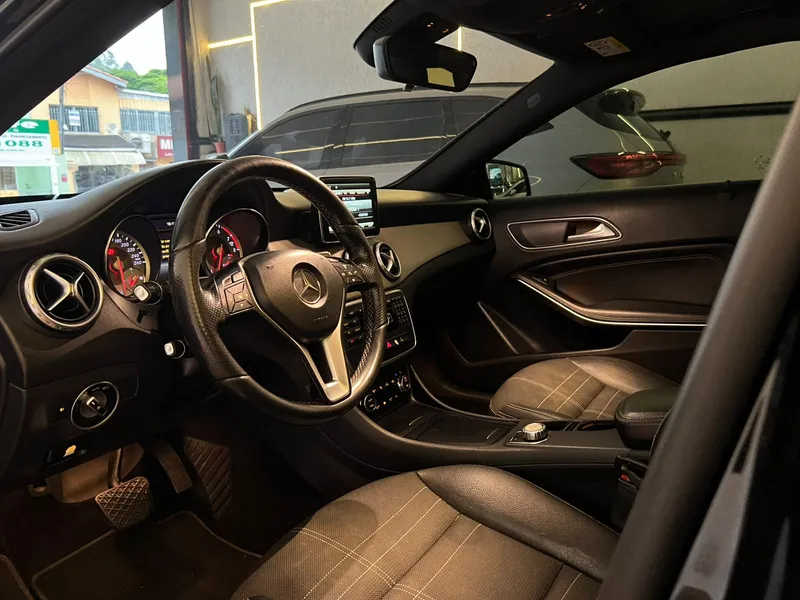 Mercedes Benz GLA-200 Prata