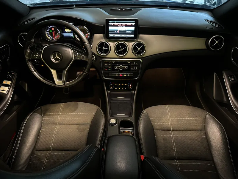 Mercedes Benz GLA-200 Prata