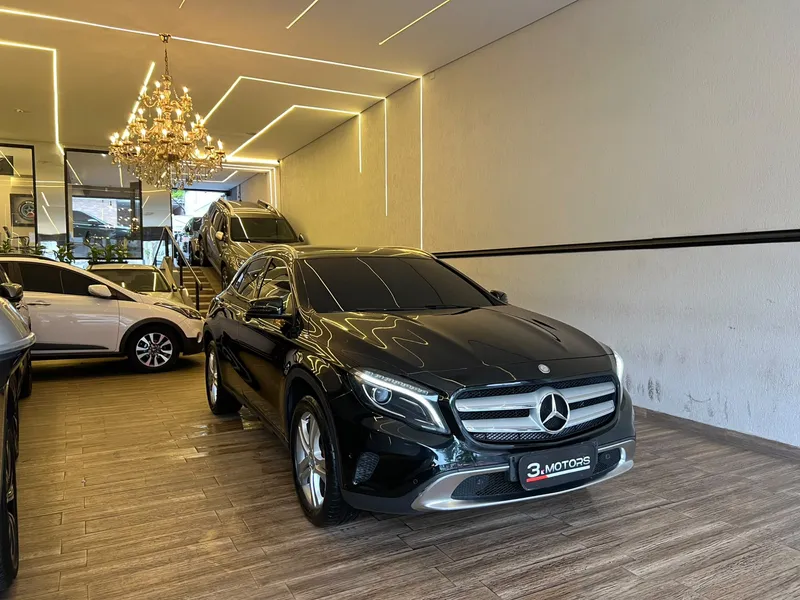 Mercedes Benz GLA-200 Prata