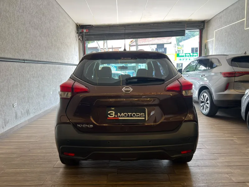Nissan Kicks Marrom