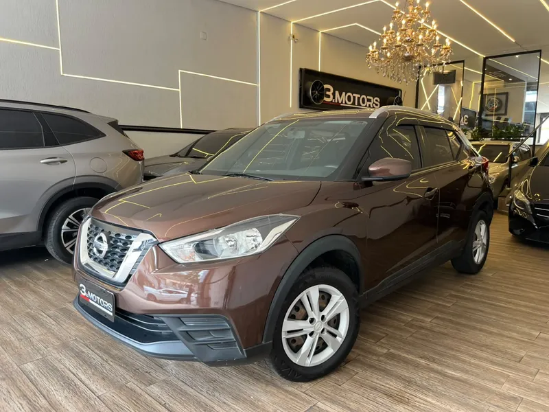 Nissan Kicks Marrom