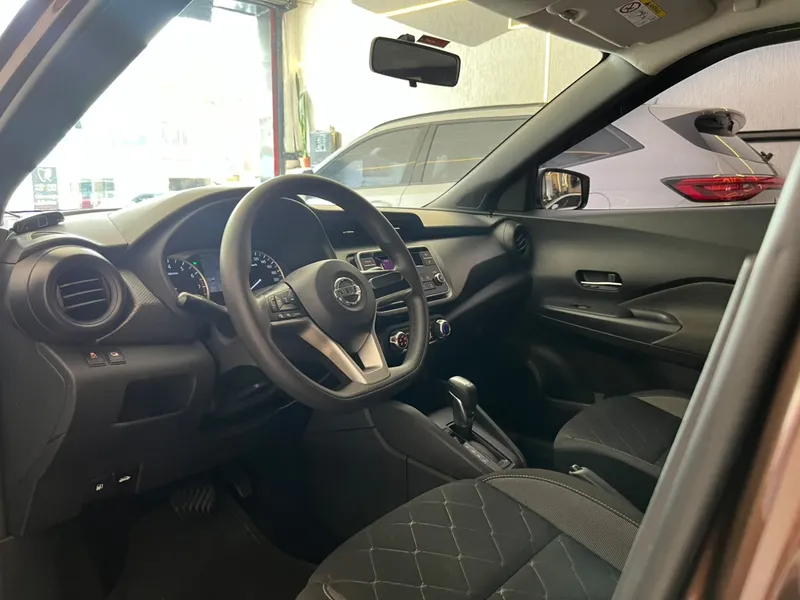 Nissan Kicks Marrom