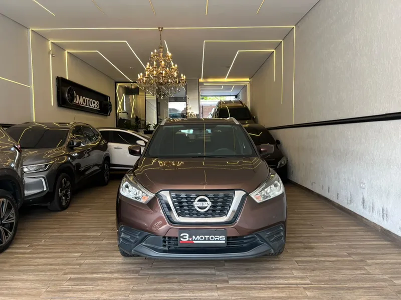 Nissan Kicks Marrom