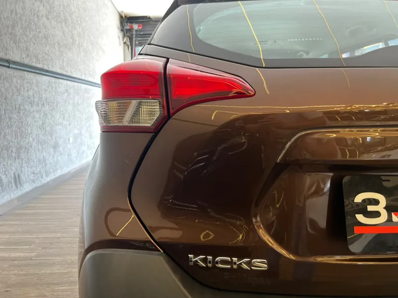 Nissan Kicks Marrom
