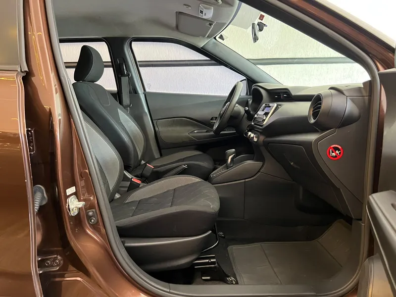 Nissan Kicks Marrom