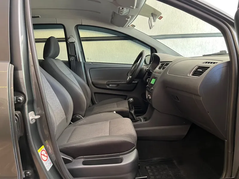 Volkswagen Fox Cinza