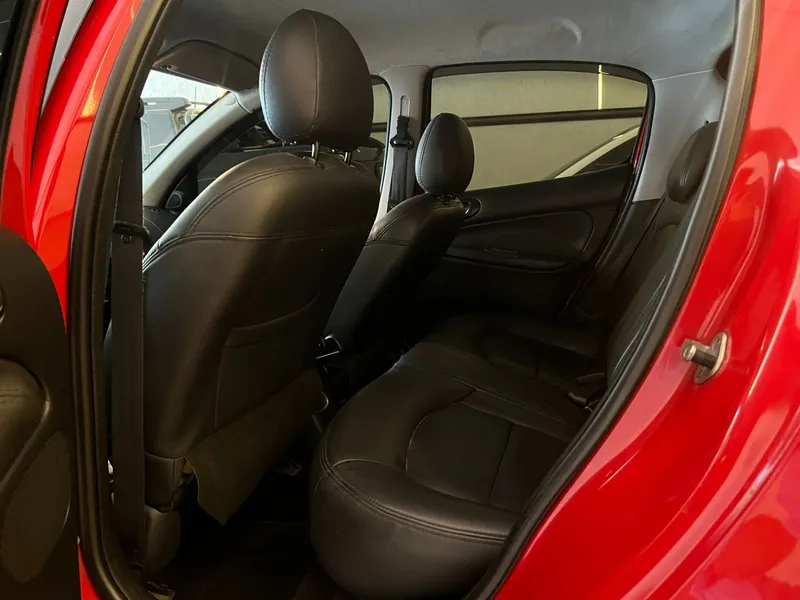 Peugeot 207 Vermelho