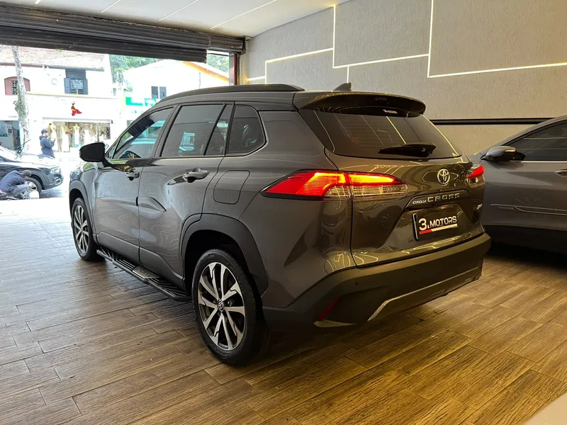 Toyota Corolla Cross Cinza