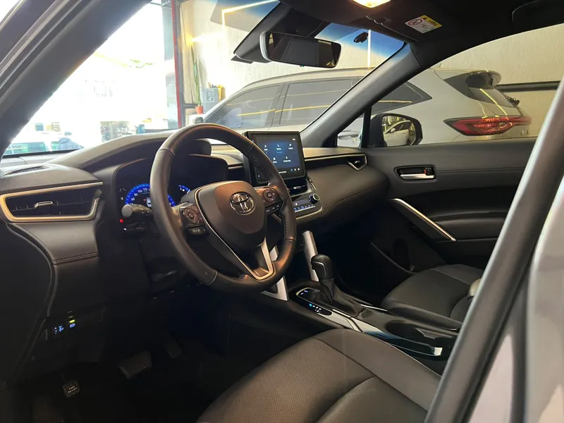 Toyota Corolla Cross Cinza