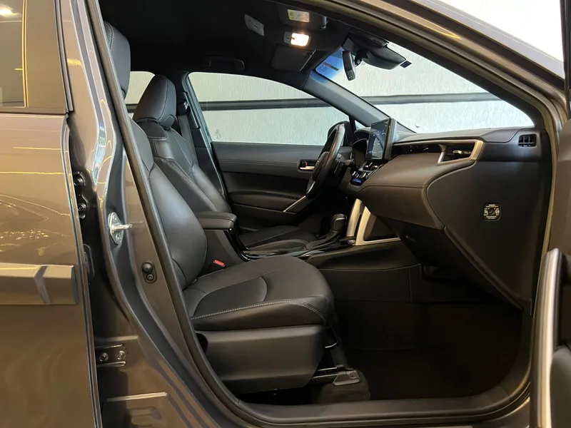 Toyota Corolla Cross Cinza