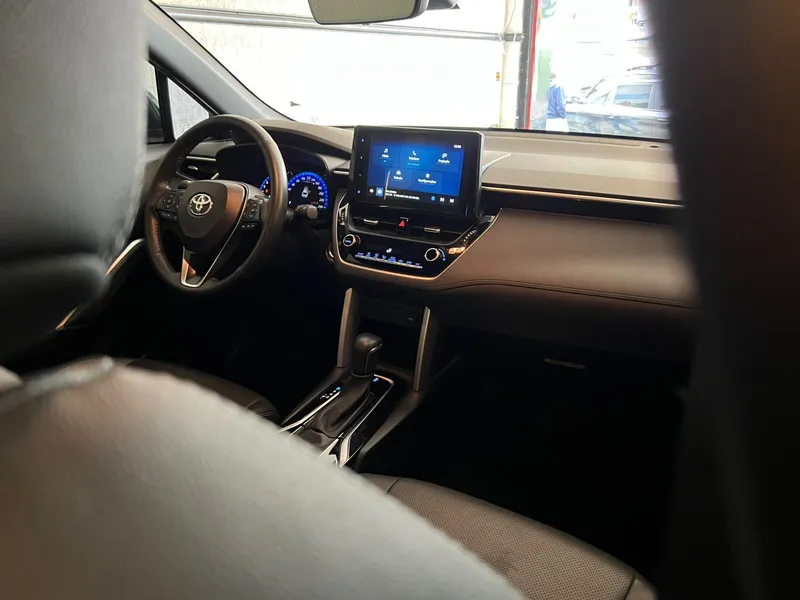Toyota Corolla Cross Cinza