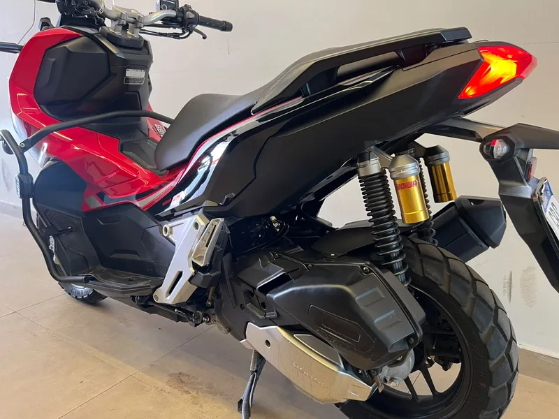 Honda ADV Vermelho