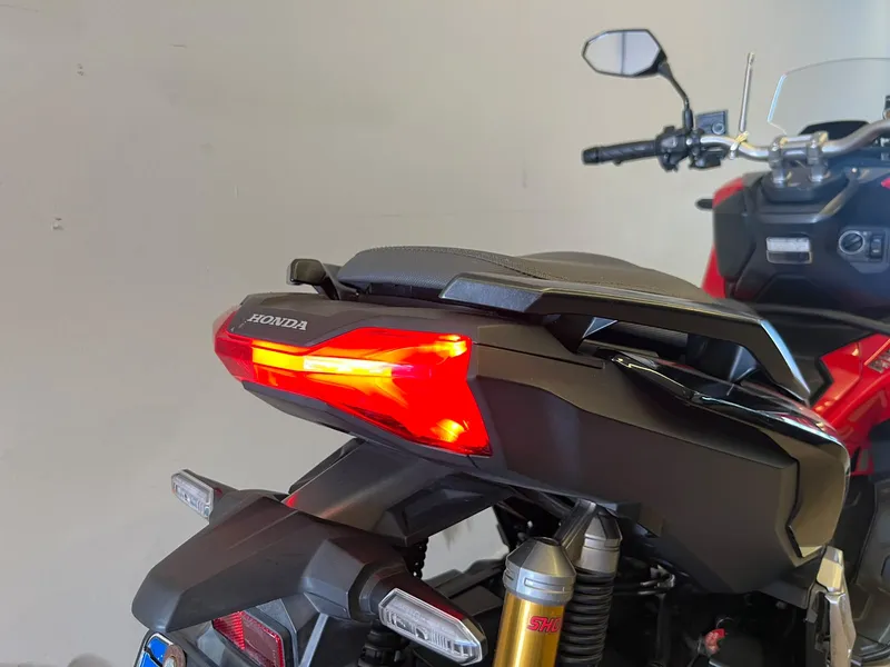 Honda ADV Vermelho