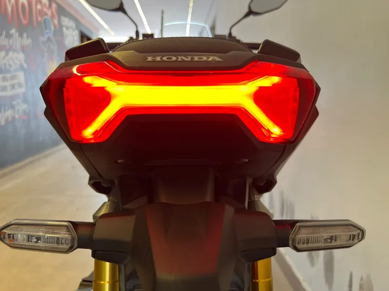 Honda ADV Vermelho