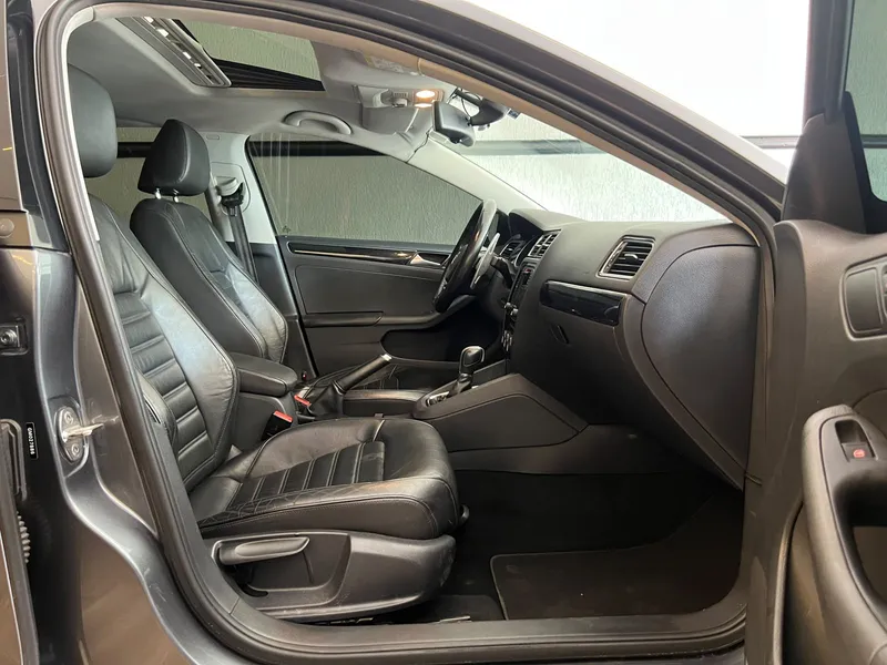Volkswagen Jetta Cinza