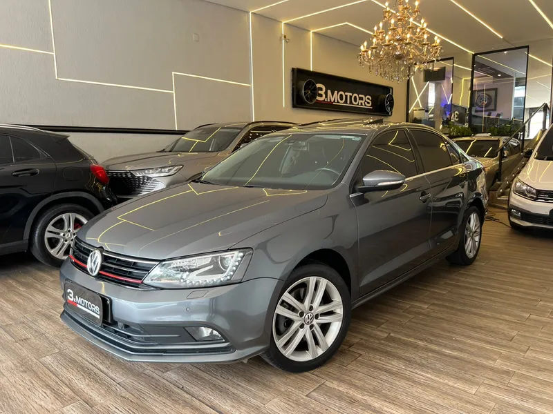 Volkswagen Jetta Cinza