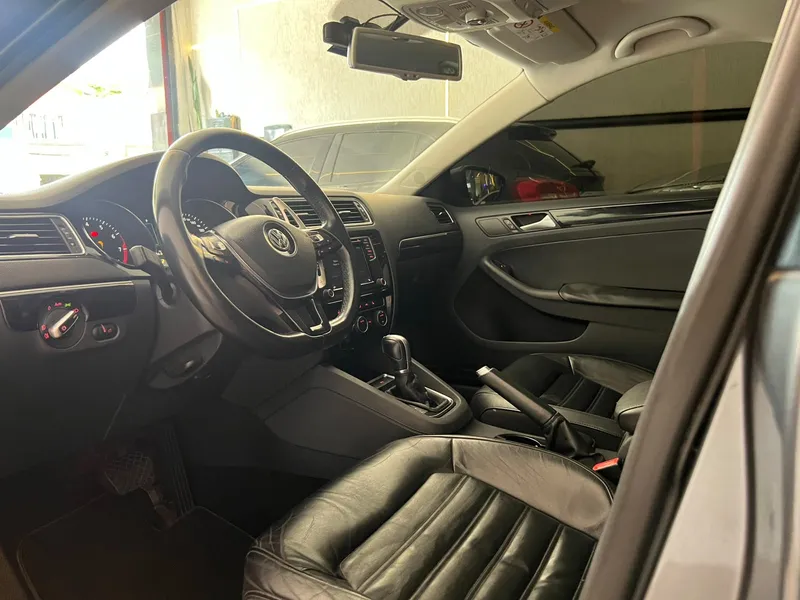 Volkswagen Jetta Cinza
