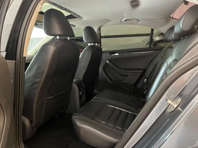 Volkswagen Jetta Cinza