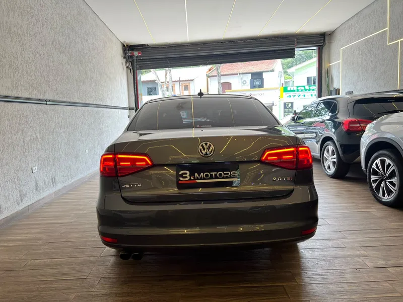Volkswagen Jetta Cinza