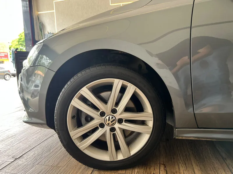 Volkswagen Jetta Cinza