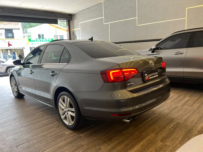 Volkswagen Jetta Cinza