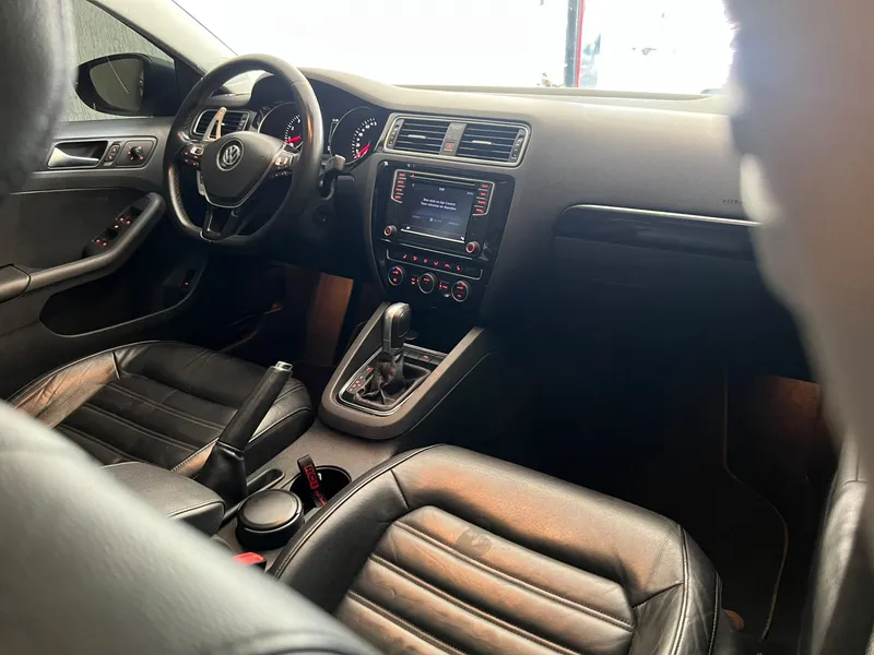Volkswagen Jetta Cinza