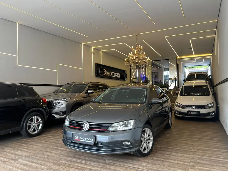 Volkswagen Jetta Cinza