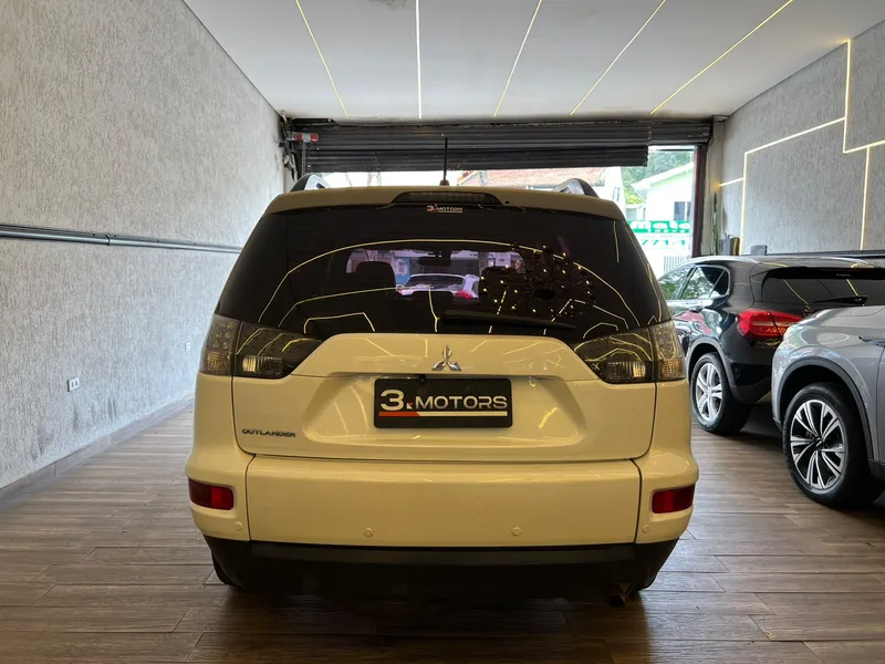 Mitsubishi Outlander Branco