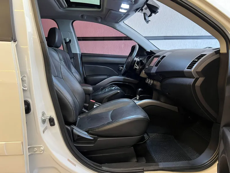 Mitsubishi Outlander Branco