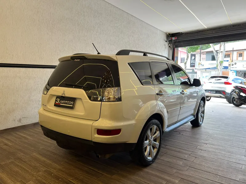 Mitsubishi Outlander Branco