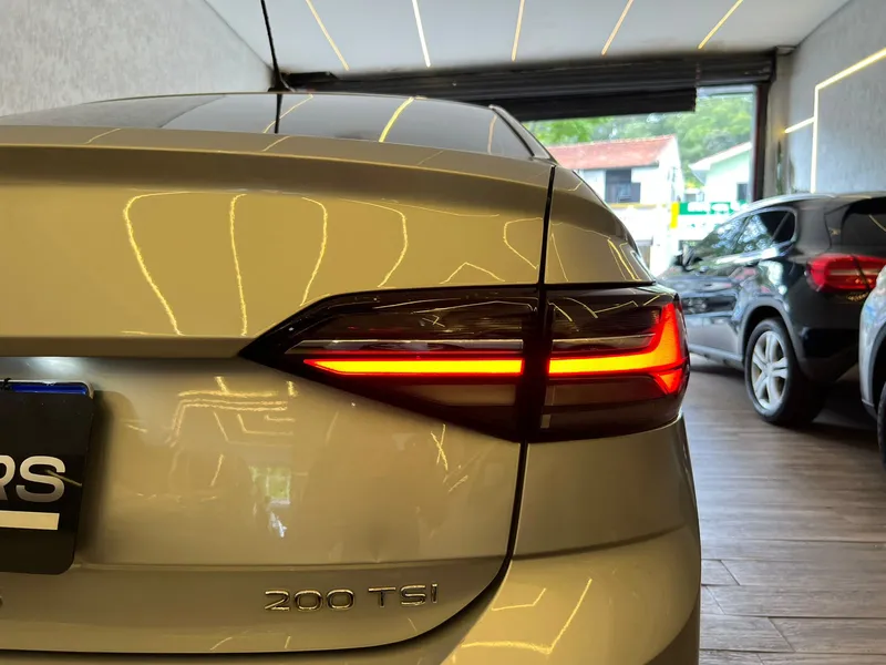 Volkswagen Virtus Prata