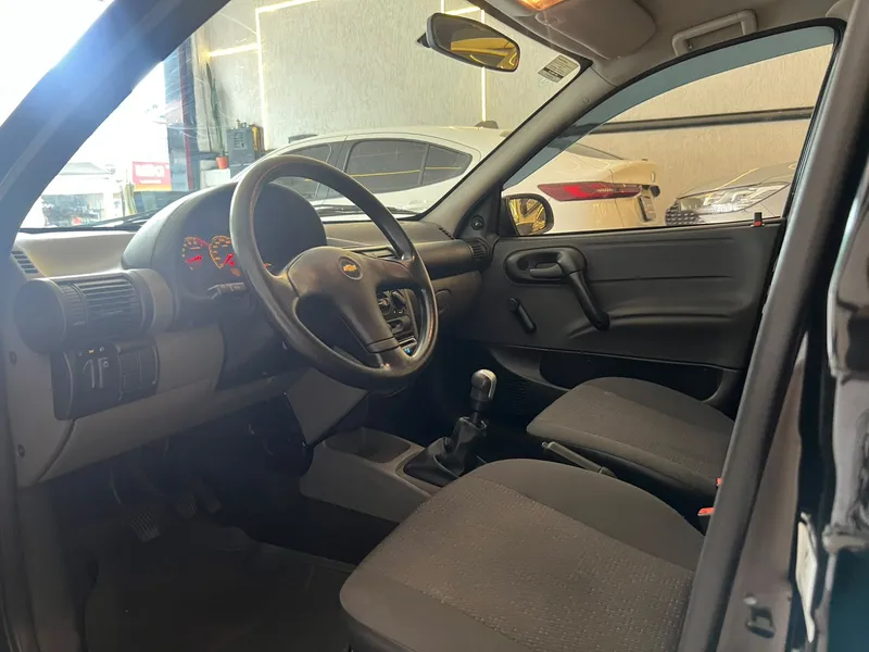 Chevrolet Classic Preto
