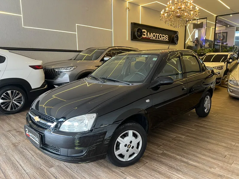 Chevrolet Classic Preto
