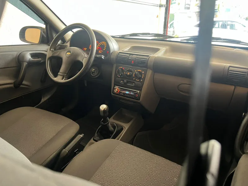 Chevrolet Classic Preto