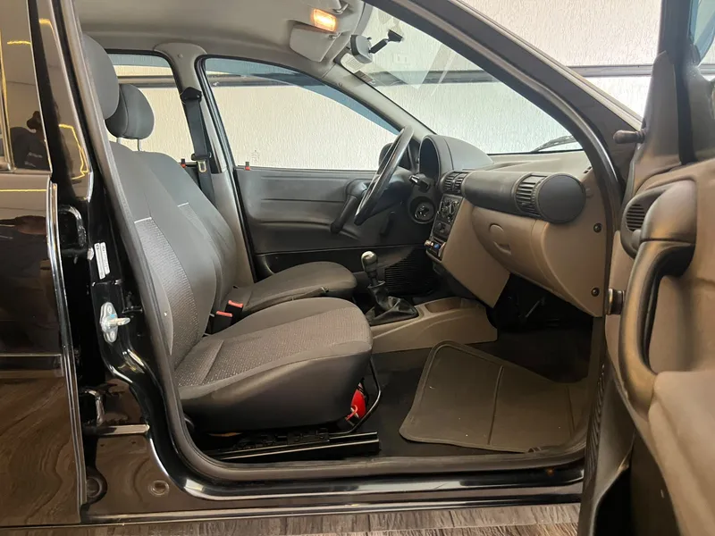Chevrolet Classic Preto