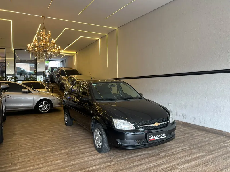 Chevrolet Classic Preto
