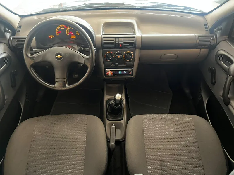Chevrolet Classic Preto