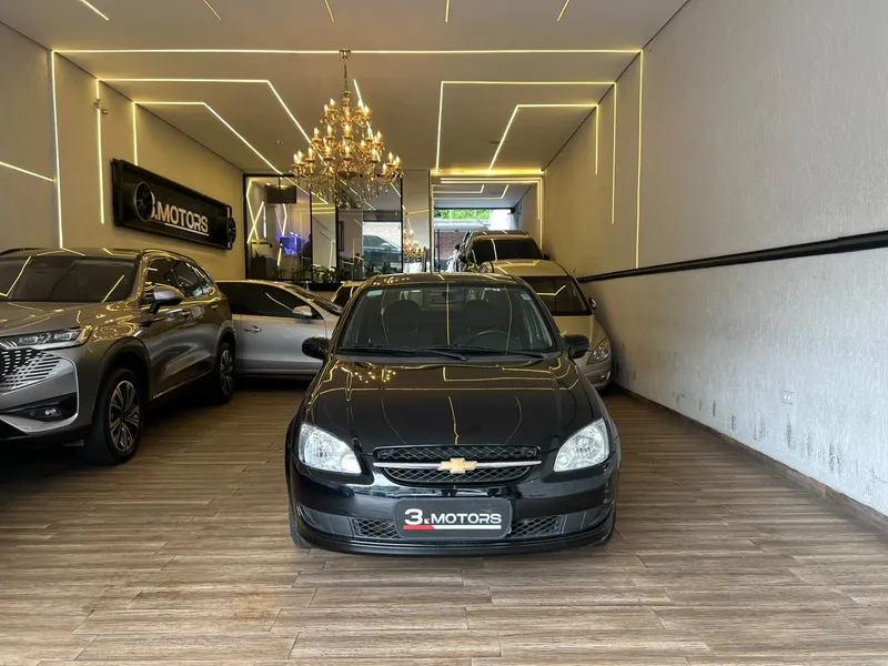 Chevrolet Classic Preto