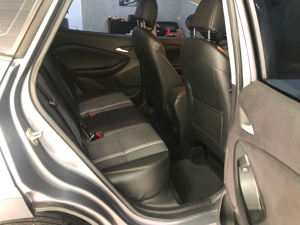 Chevrolet Tracker Cinza