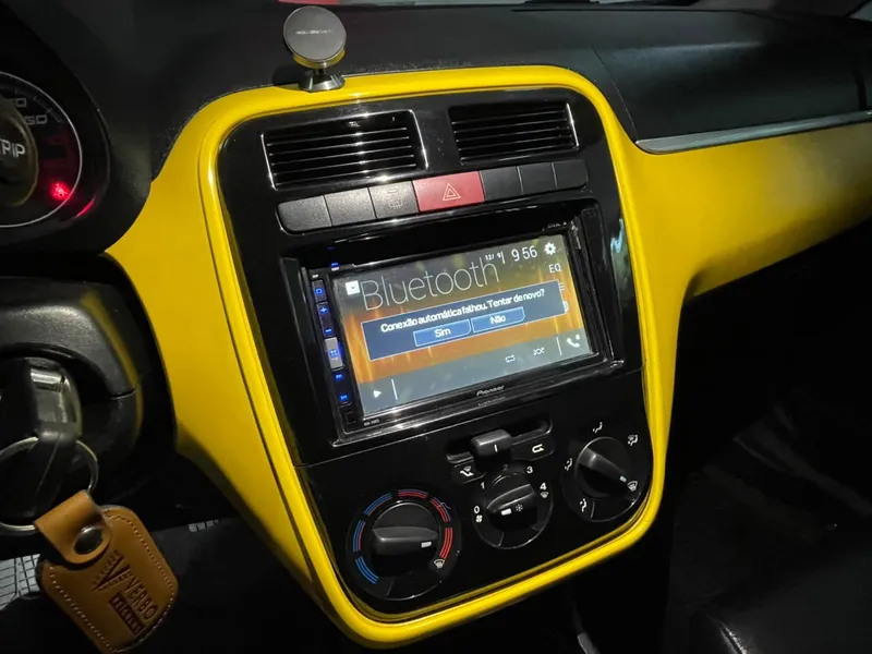 Fiat Punto Amarelo