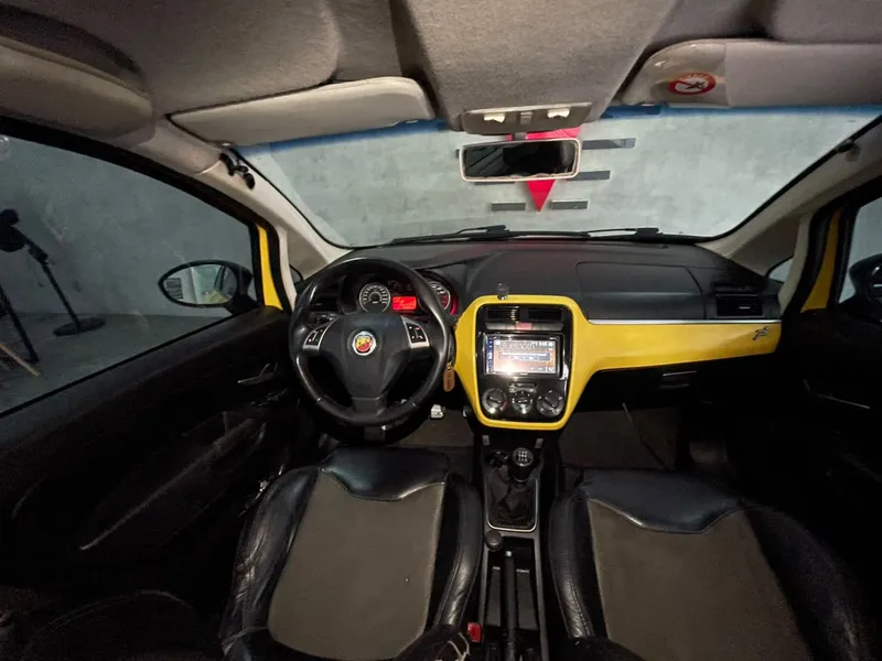 Fiat Punto Amarelo