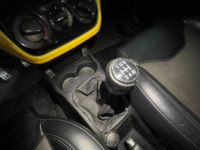 Fiat Punto Amarelo