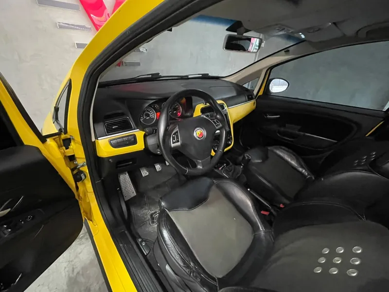 Fiat Punto Amarelo