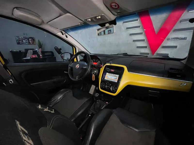 Fiat Punto Amarelo